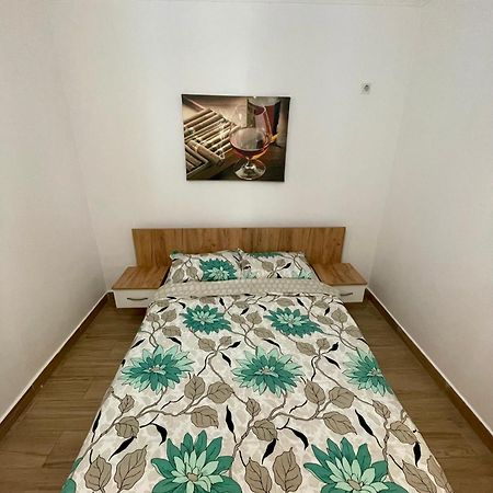 Militari Comfort Studio Roşu エクステリア 写真